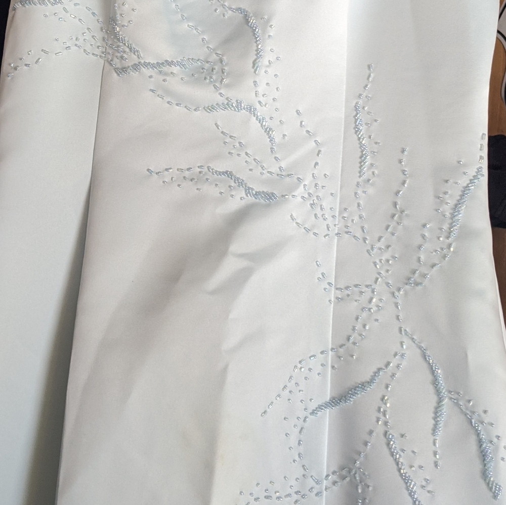 Mint formal sz 6 lots beading